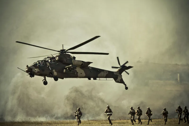 The Battlefield Glow That Saved Lives — Until Two Teenagers Solved a 140-Year Medical Mystery